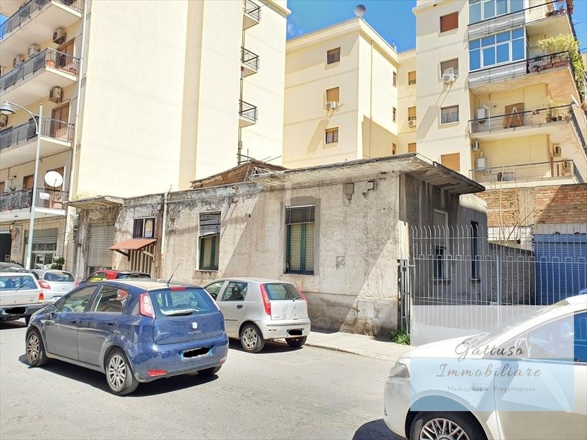 Casa indipendente da ristrutturare in via sbarre centrali, Reggio Calabria