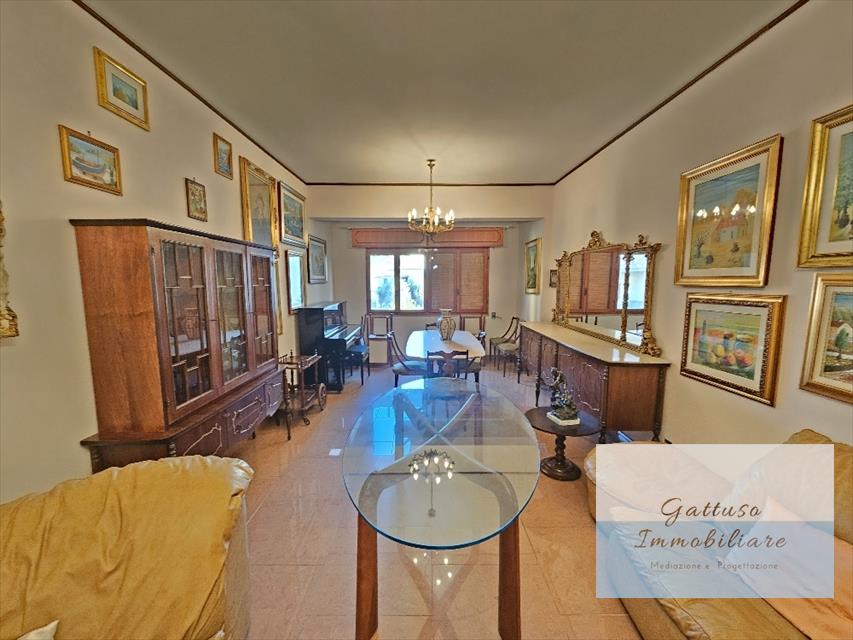 Appartamento con box in via saracinello 65, Reggio Calabria