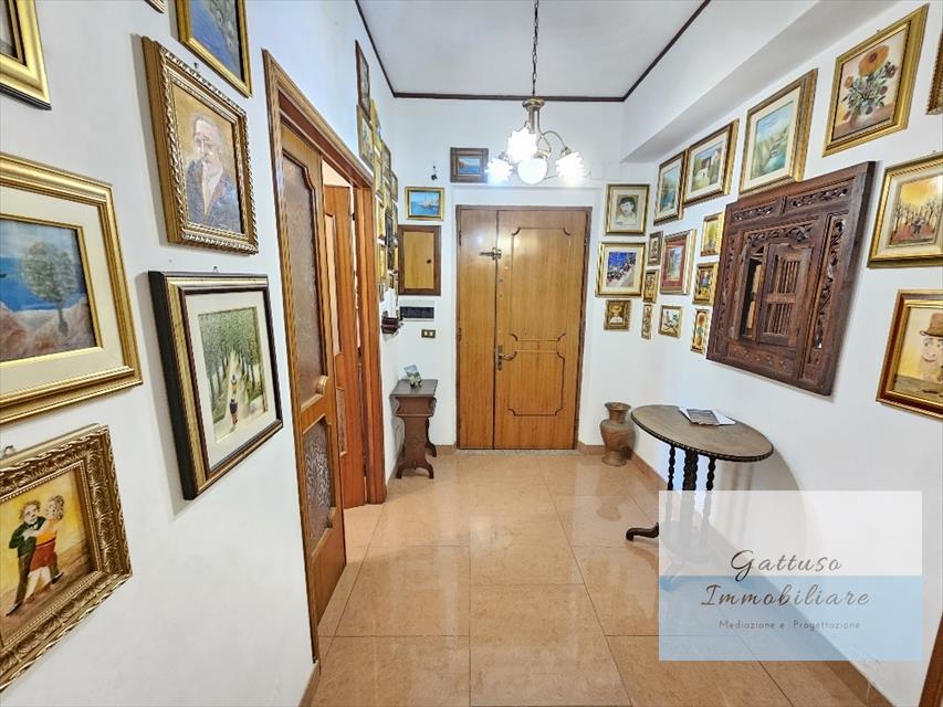 Appartamento con box in via saracinello 65, Reggio Calabria