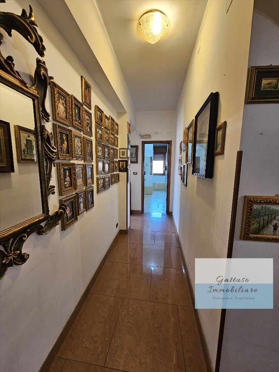 Appartamento con box in via saracinello 65, Reggio Calabria