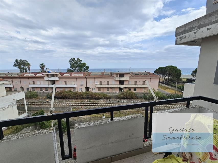 Appartamento con box, Bianco centro storico