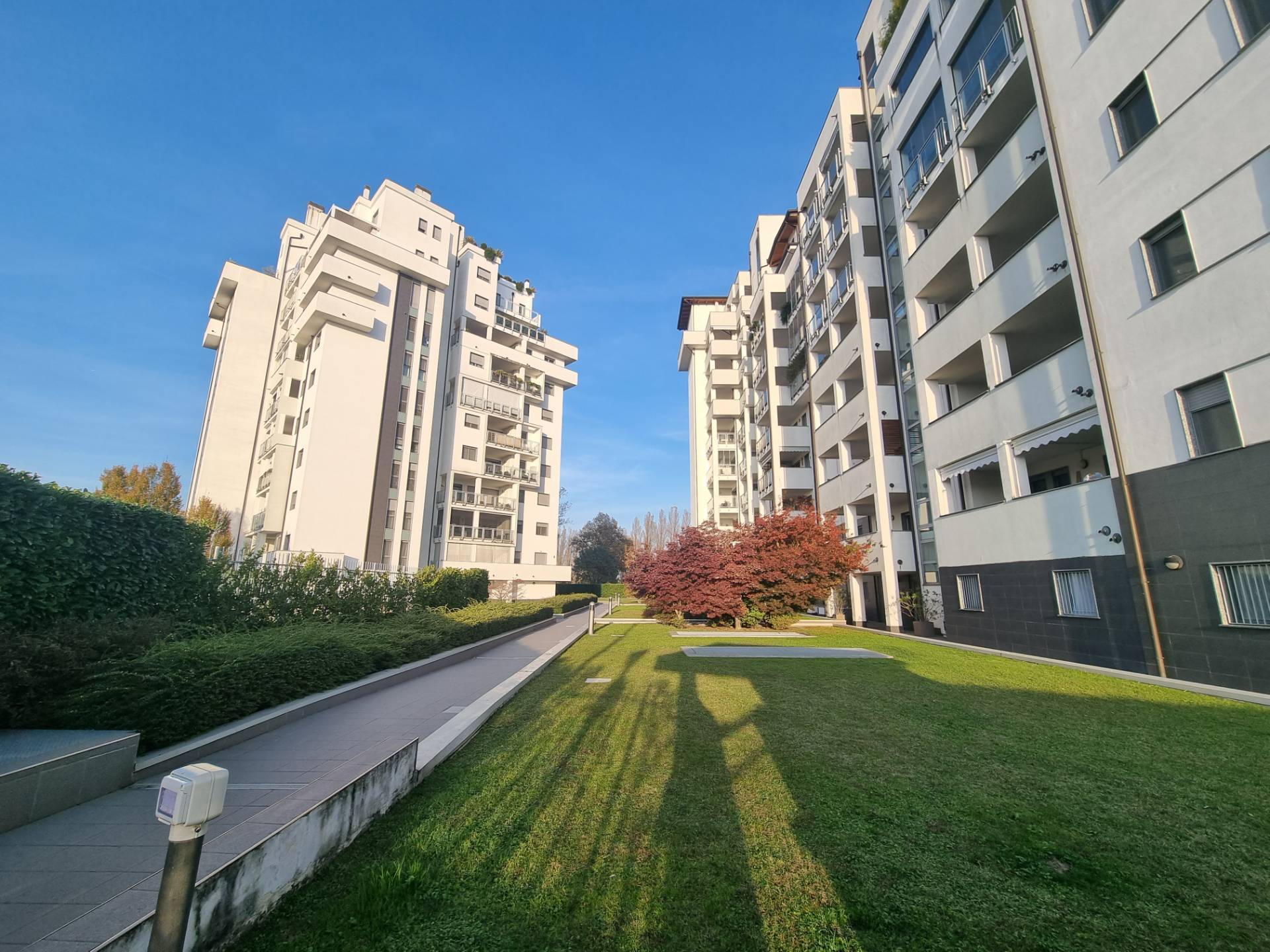 Appartamento in vendita a Segrate, Villaggio Ambrosiano