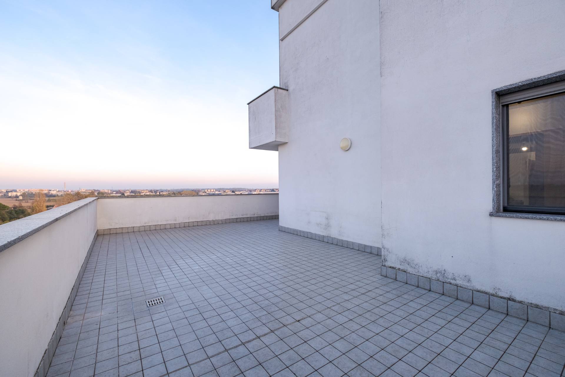 Appartamento in vendita a Segrate, Villaggio Ambrosiano