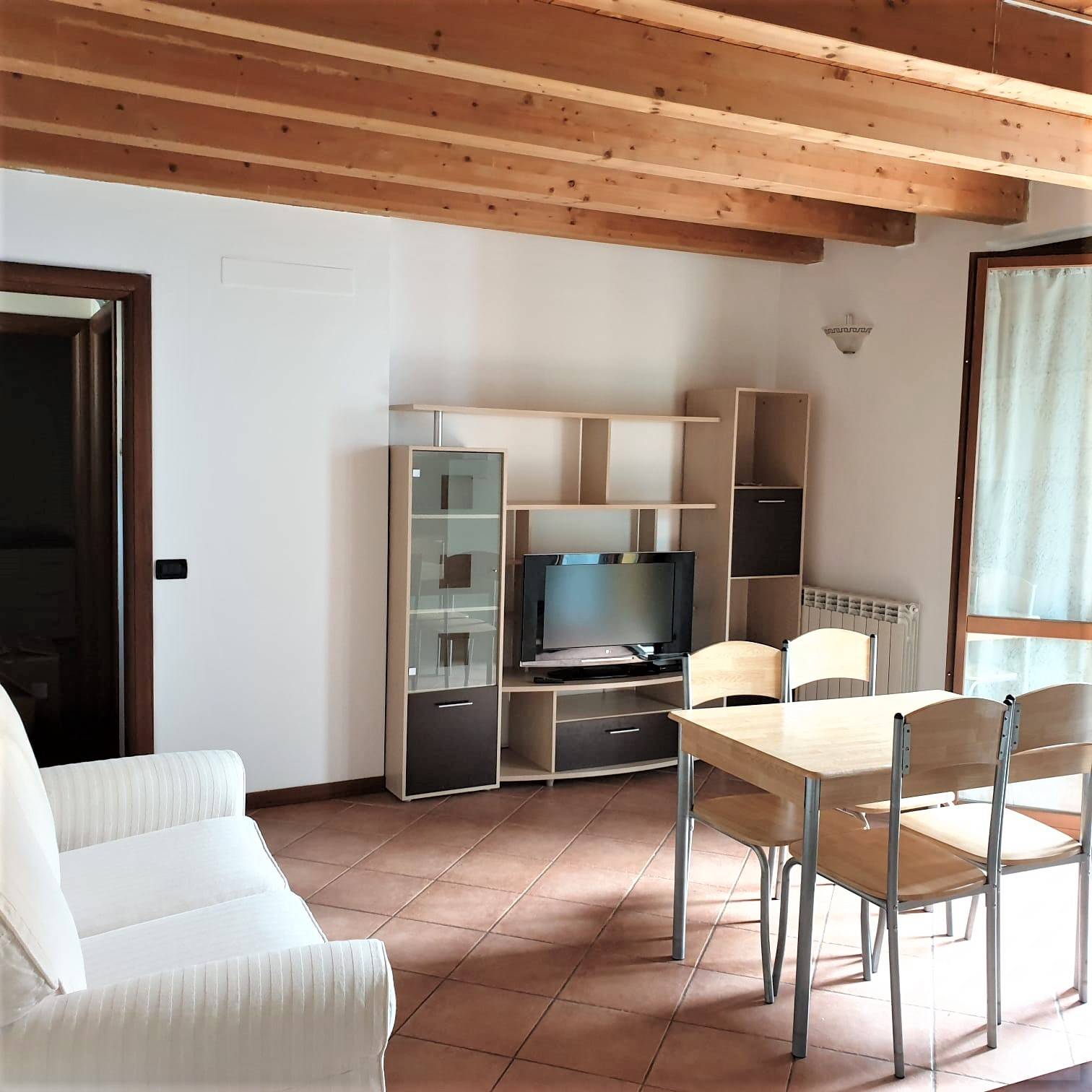 Appartamento in affitto a Trezzano Rosa