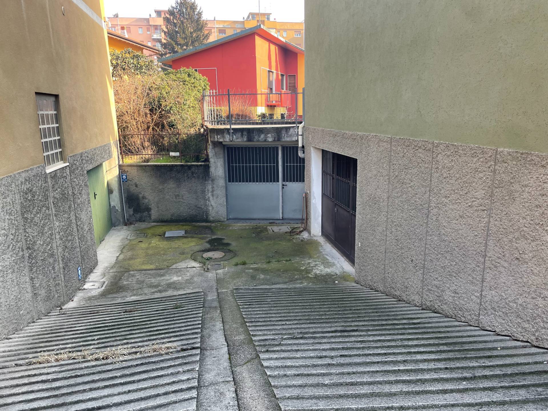Box o garage in vendita a Cassina de' Pecchi, Centro