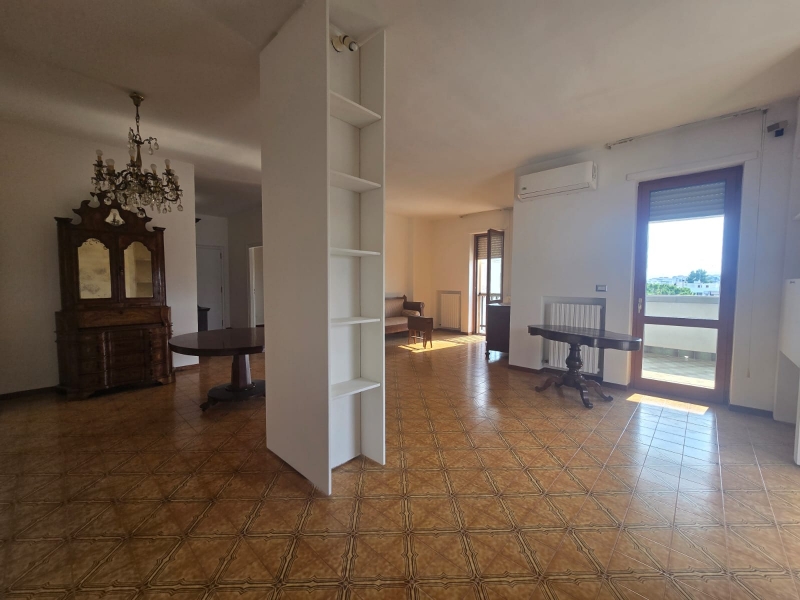 Attico arredato in affitto a Lecce