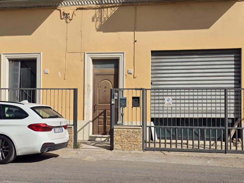 Laboratorio con giardino a Lecce