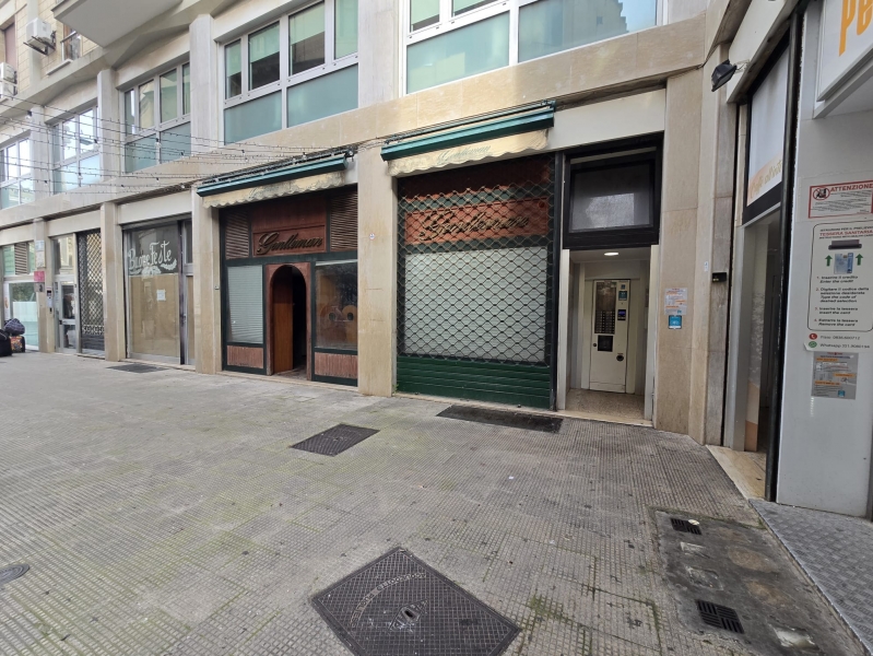 Locale commerciale ristrutturata a Lecce