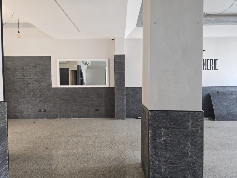 Locale commerciale in affitto a Lecce