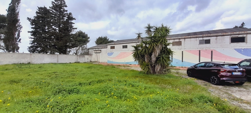 Capannone con giardino a Lecce