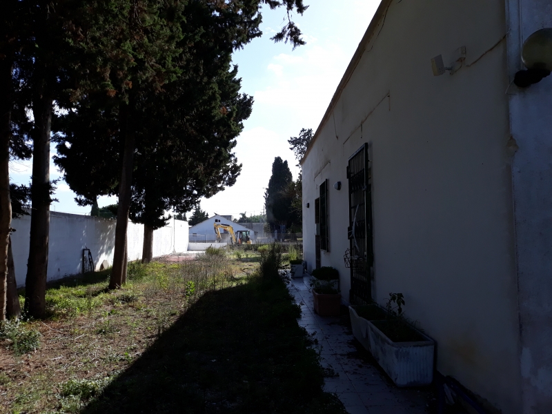Capannone con giardino a Lecce
