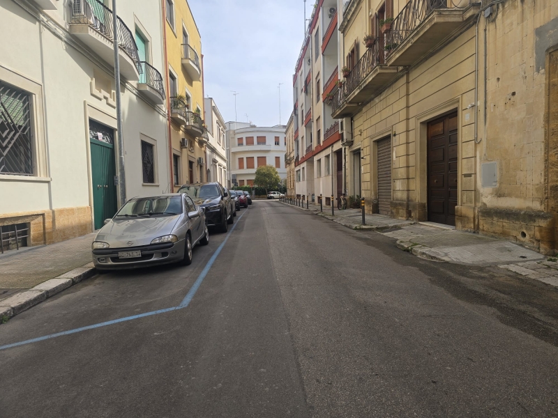 Magazzino classe A4 a Lecce