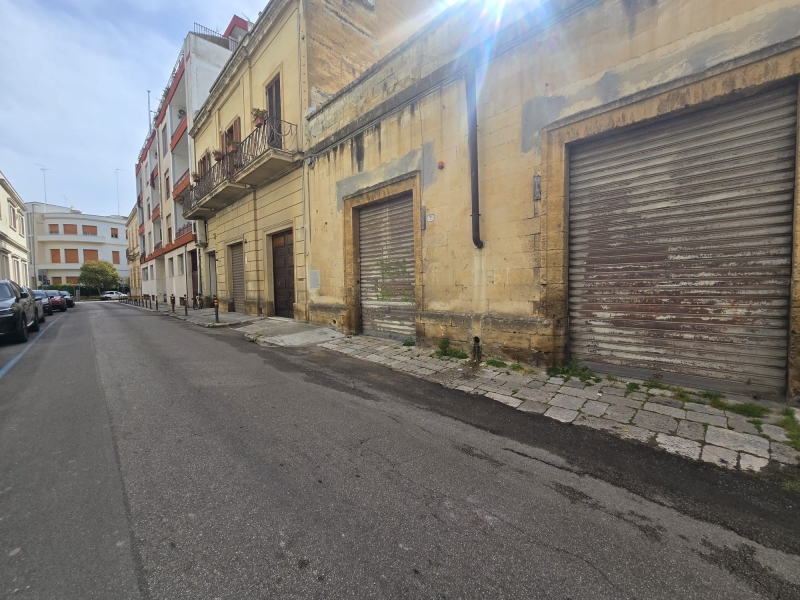 Magazzino classe A4 a Lecce