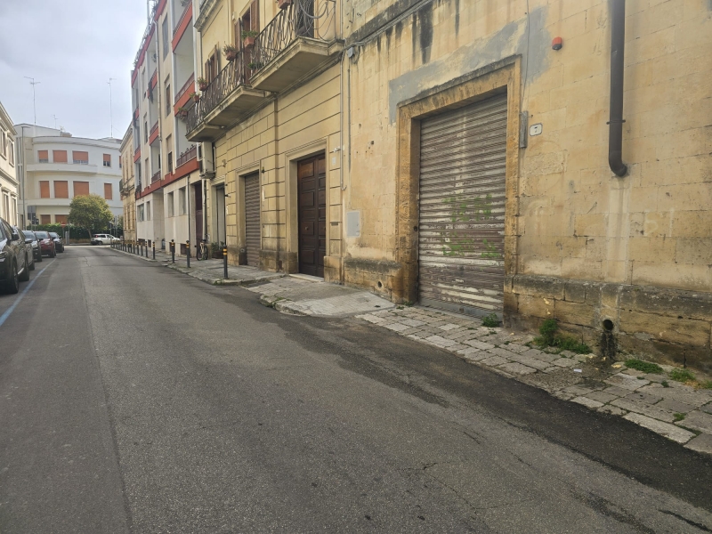 Magazzino classe A4 a Lecce