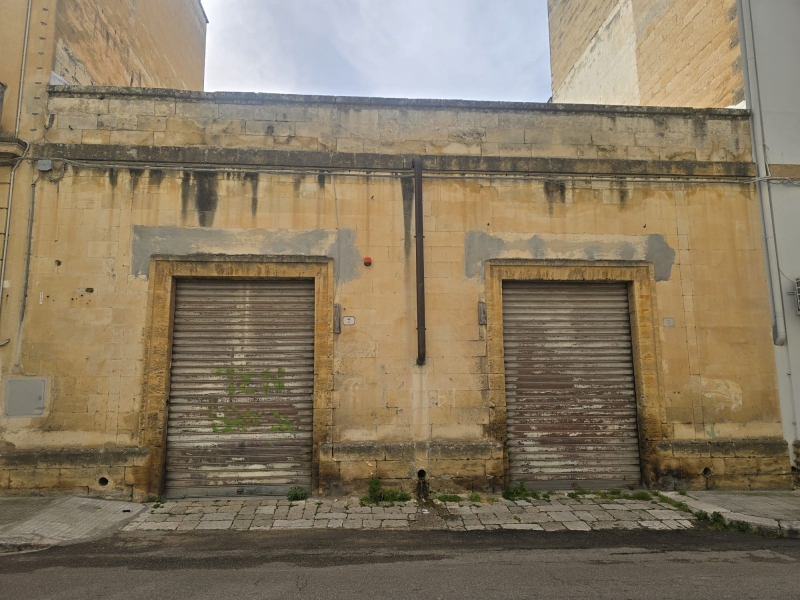Magazzino classe A4 a Lecce