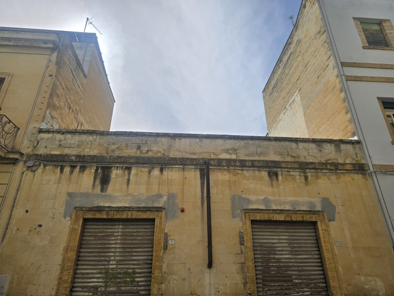 Magazzino classe A4 a Lecce
