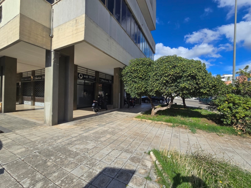 Locale commerciale classe A4 a Lecce
