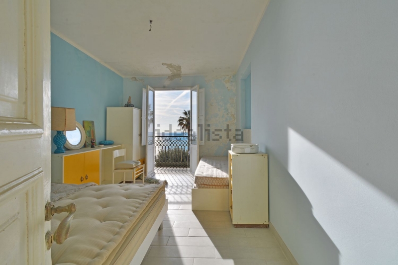 Quadrilocale con terrazzi a Varazze