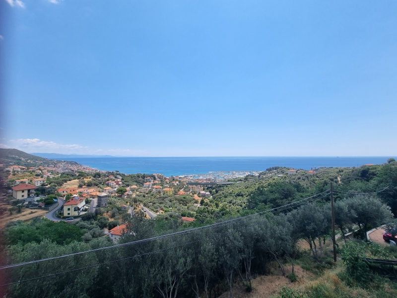 Appartamento con giardino a Varazze