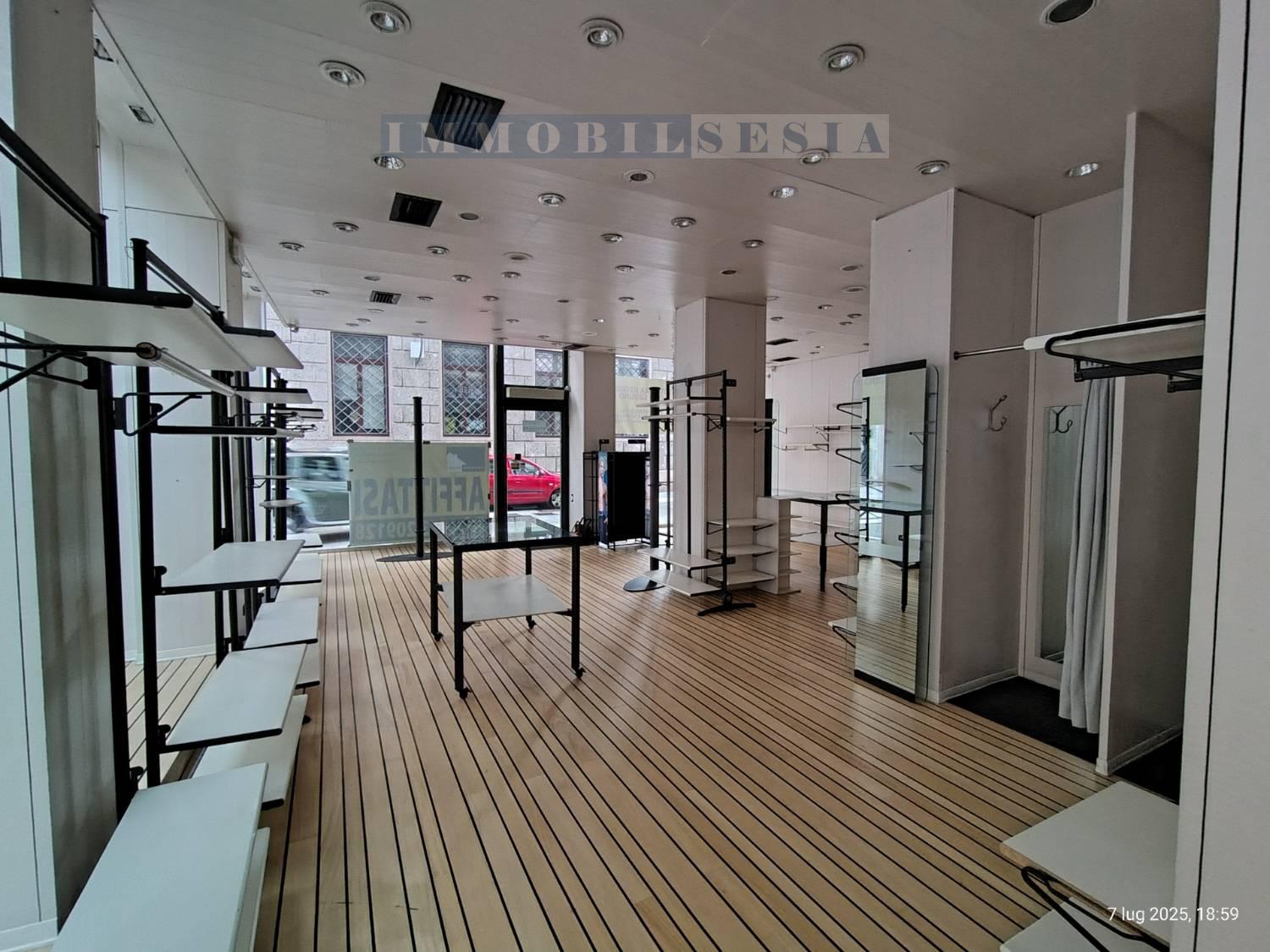 Locale commerciale ristrutturata a Borgosesia