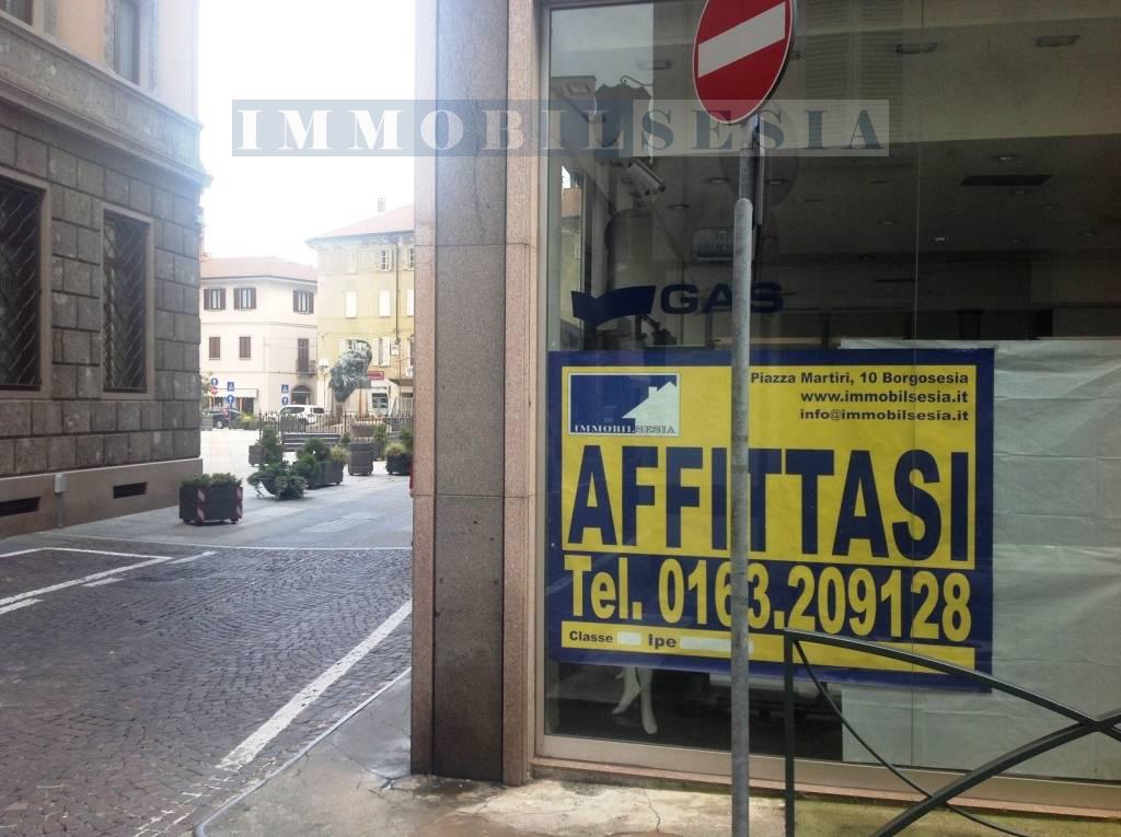 Locale commerciale ristrutturata a Borgosesia