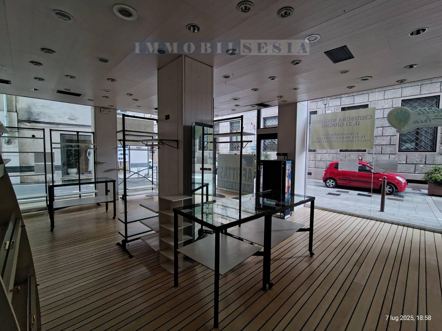 Locale commerciale ristrutturata a Borgosesia