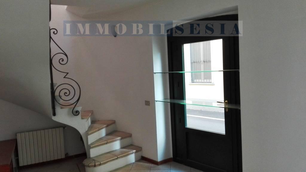 Locale commerciale ristrutturata a Borgosesia