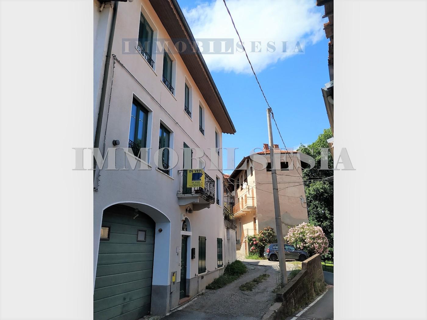 Casa indipendente con box doppio a Roasio