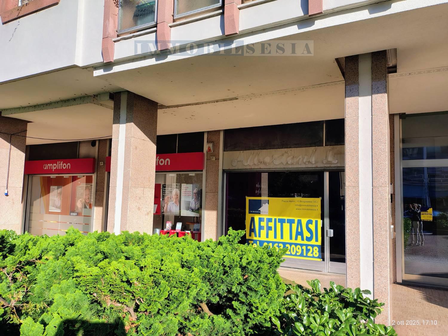 Negozio in affitto a Borgosesia