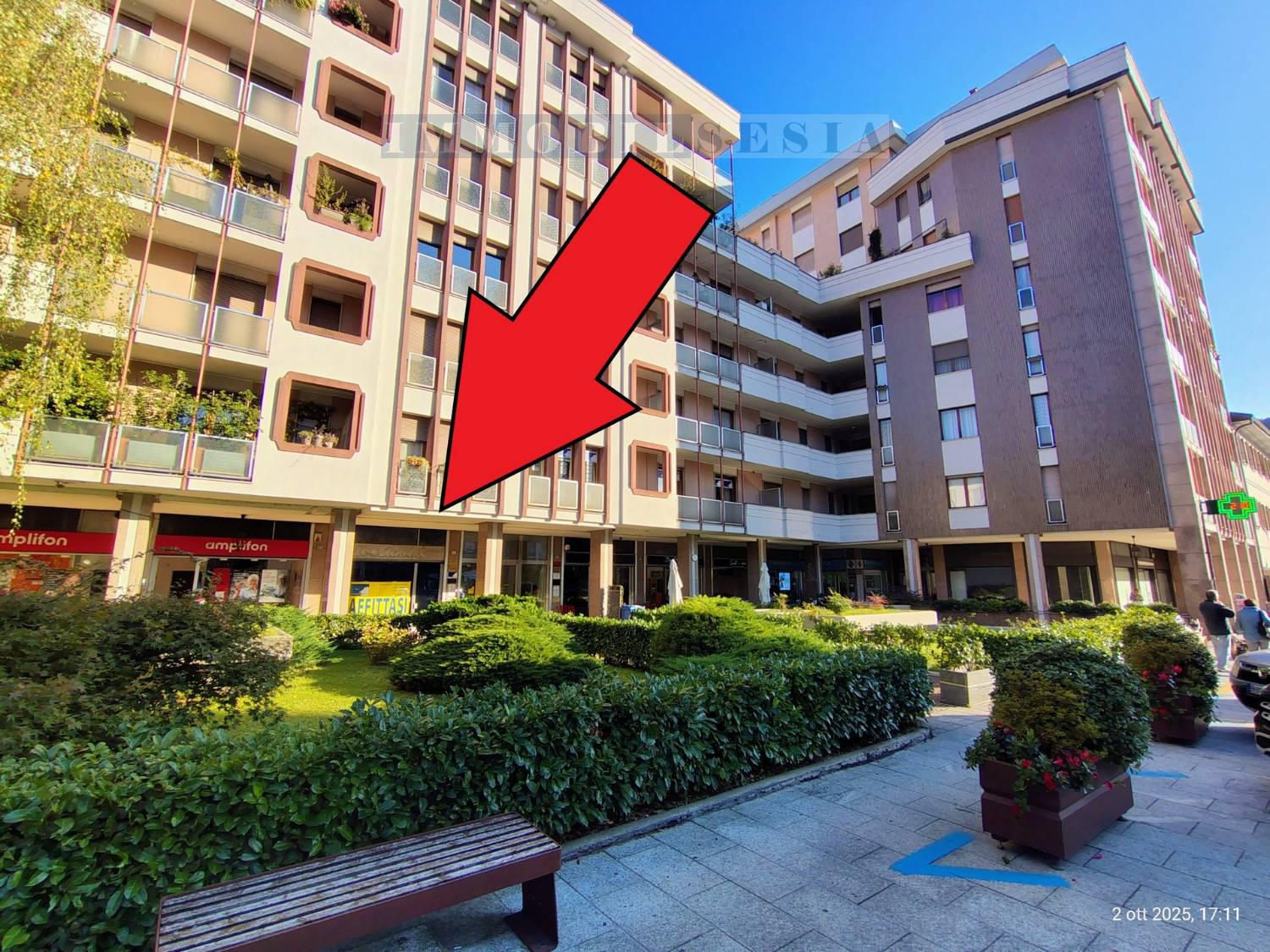 Negozio in affitto a Borgosesia