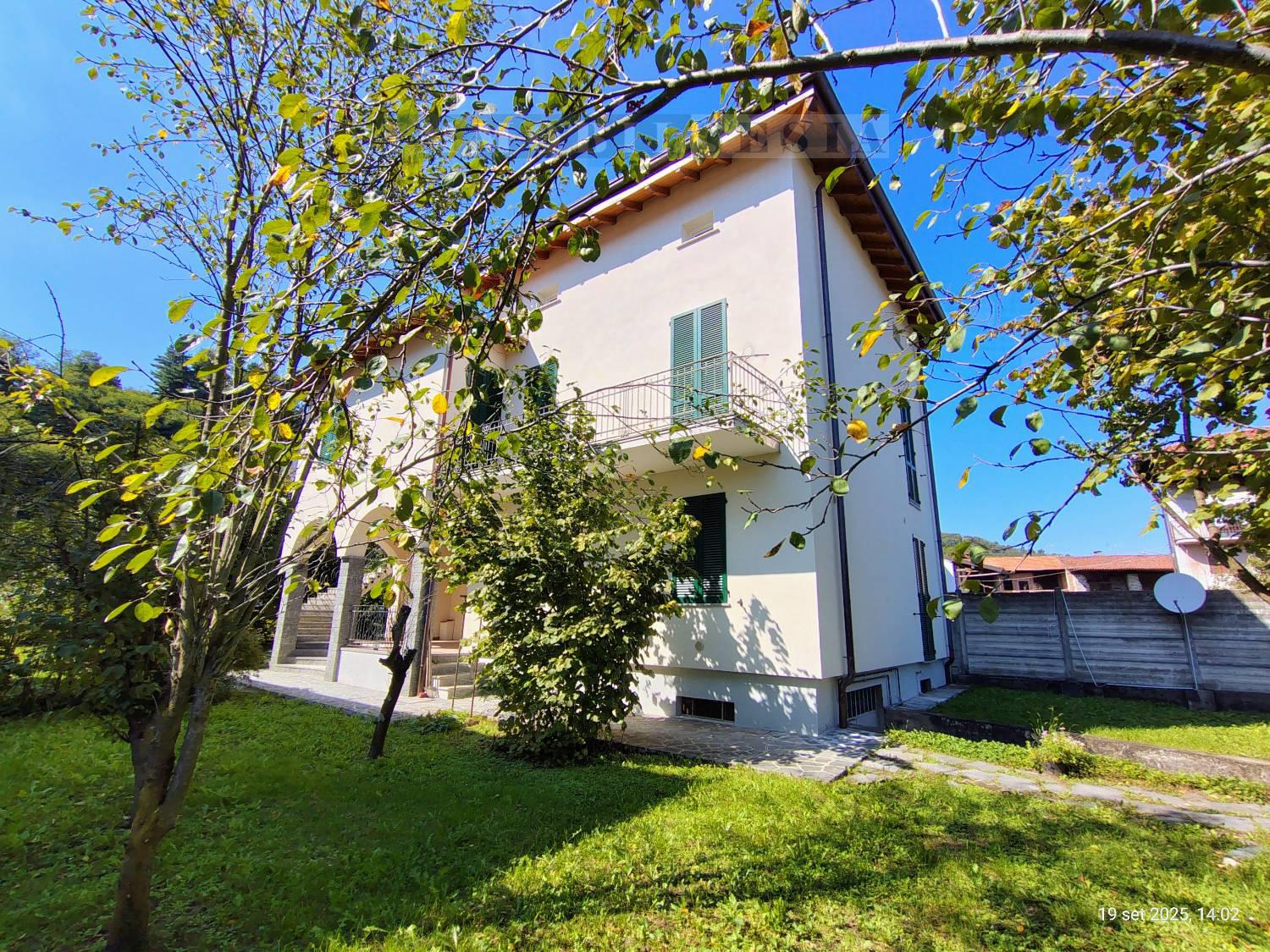 Casa indipendente con giardino a Serravalle Sesia