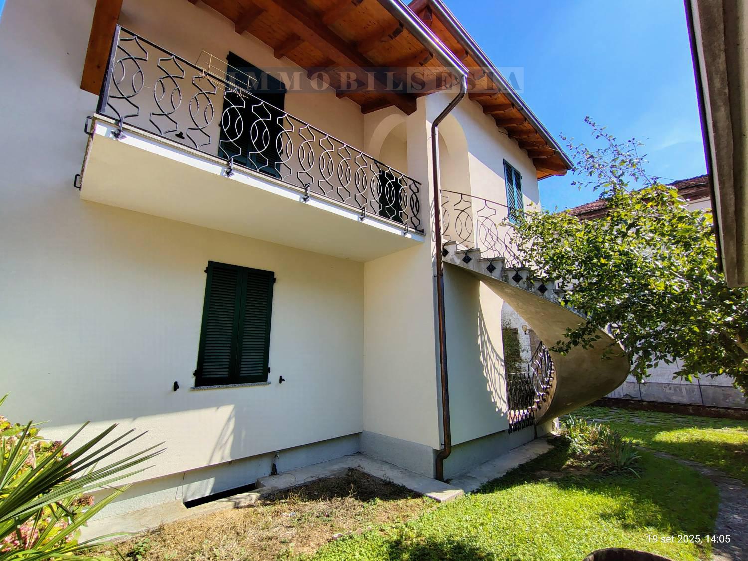 Casa indipendente con giardino a Serravalle Sesia