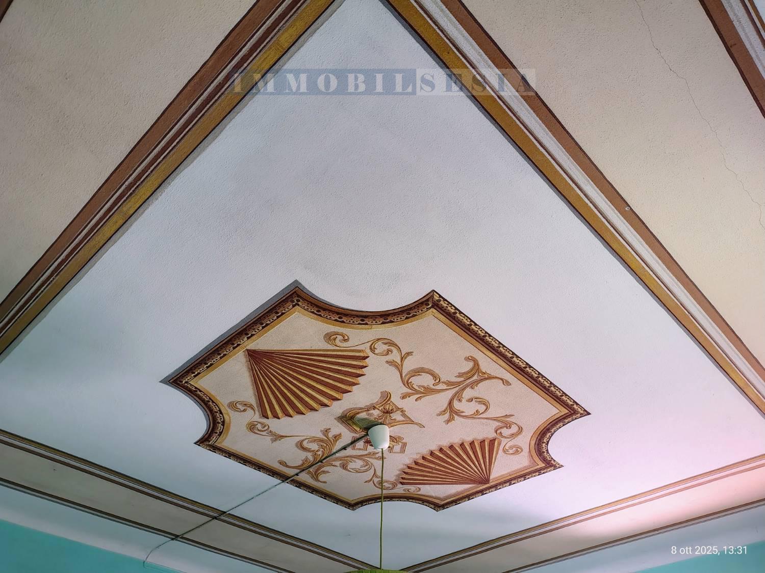 Casa indipendente con giardino a Serravalle Sesia