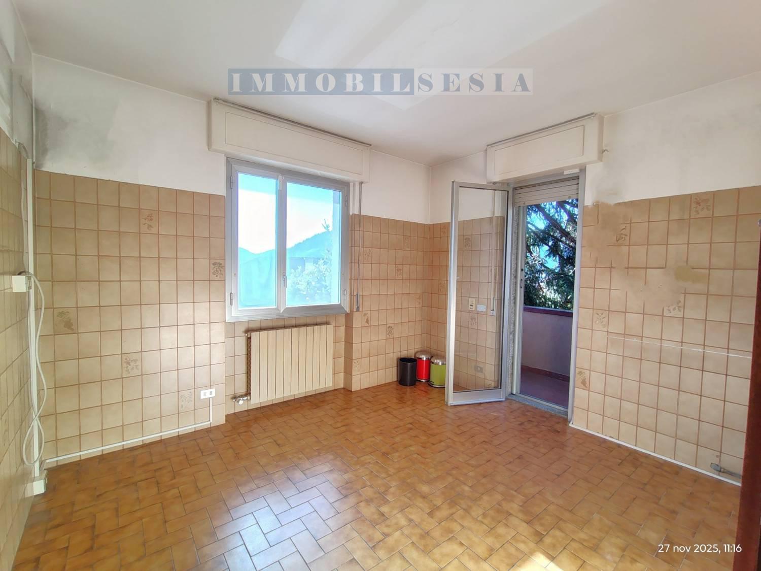 Villa con giardino a Borgosesia