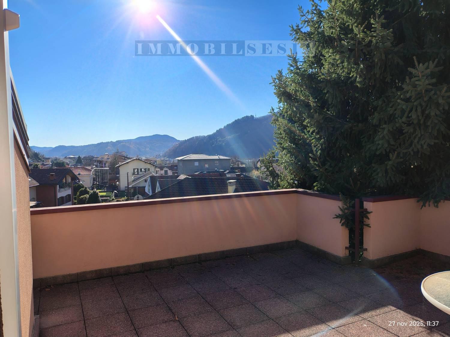 Villa con giardino a Borgosesia