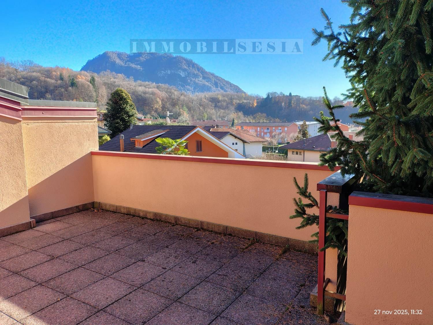 Villa con giardino a Borgosesia