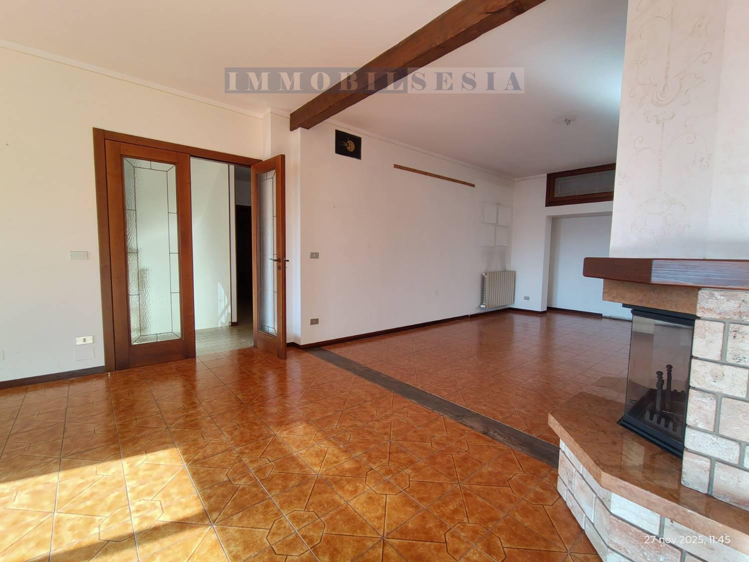 Villa con giardino a Borgosesia