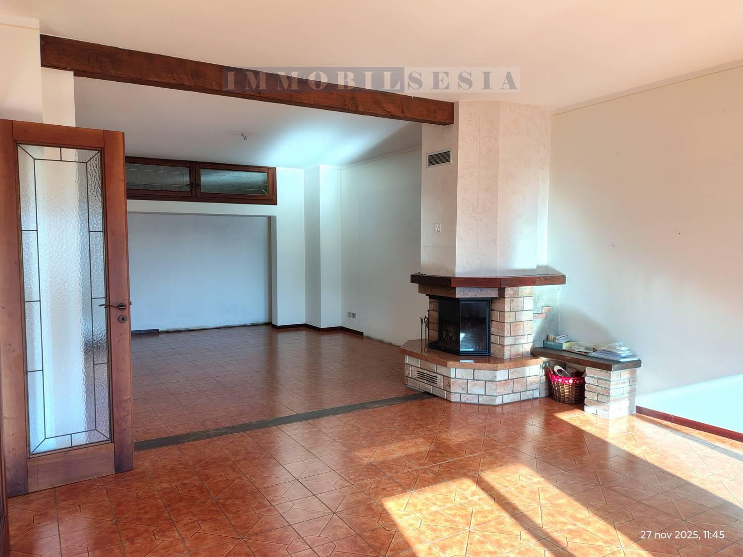 Villa con giardino a Borgosesia