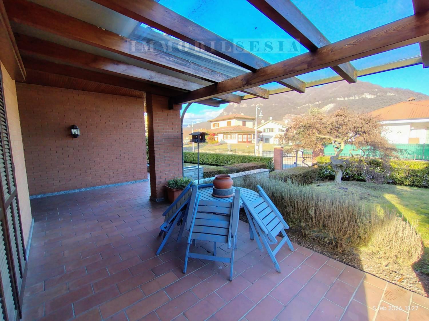 Villa con giardino a Serravalle Sesia