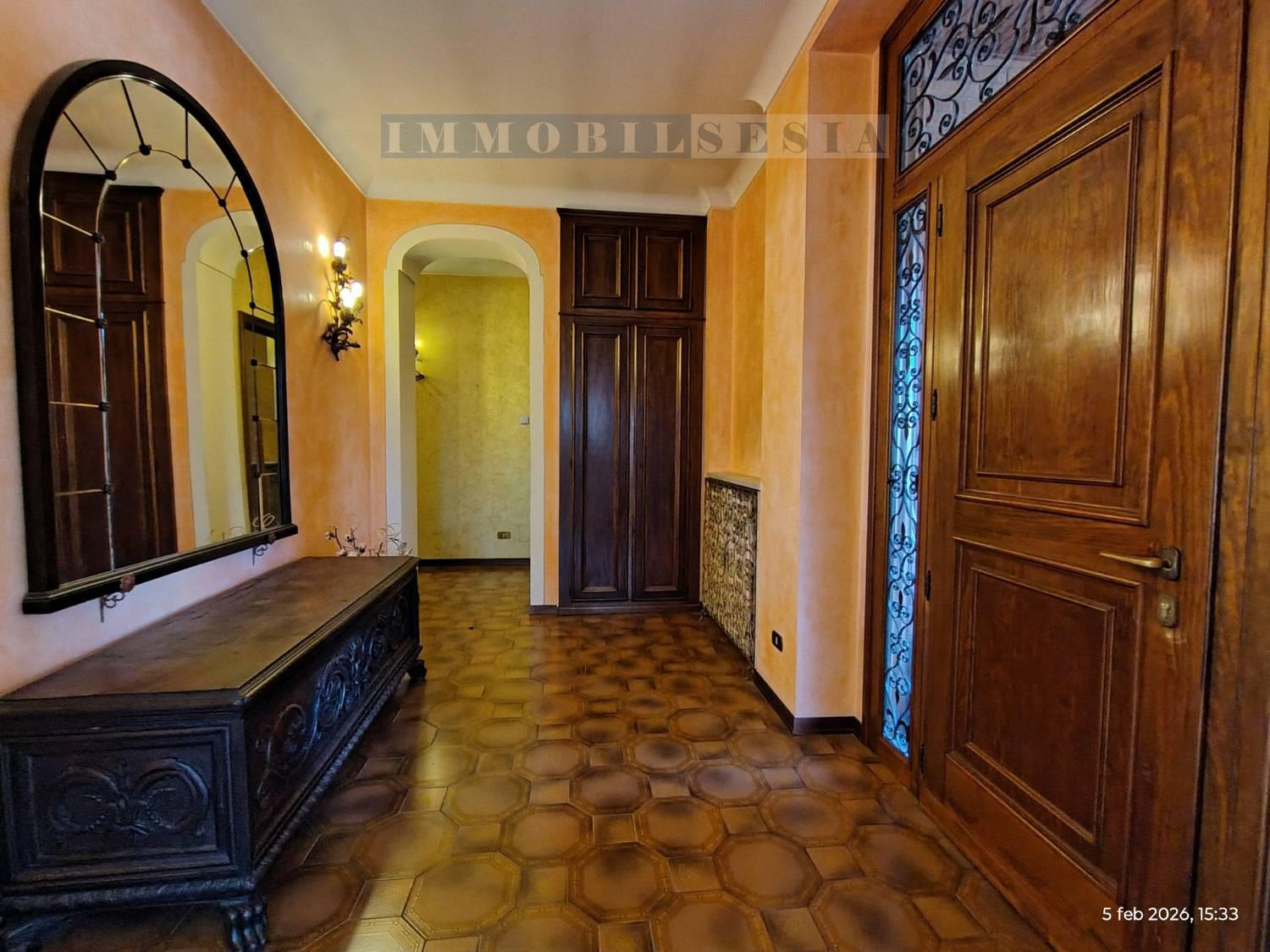 Villa con giardino a Serravalle Sesia