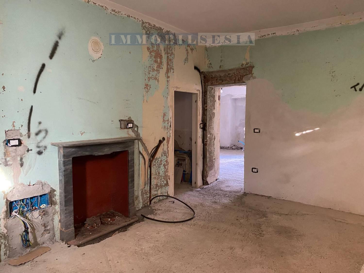 Casa indipendente con giardino a Borgosesia