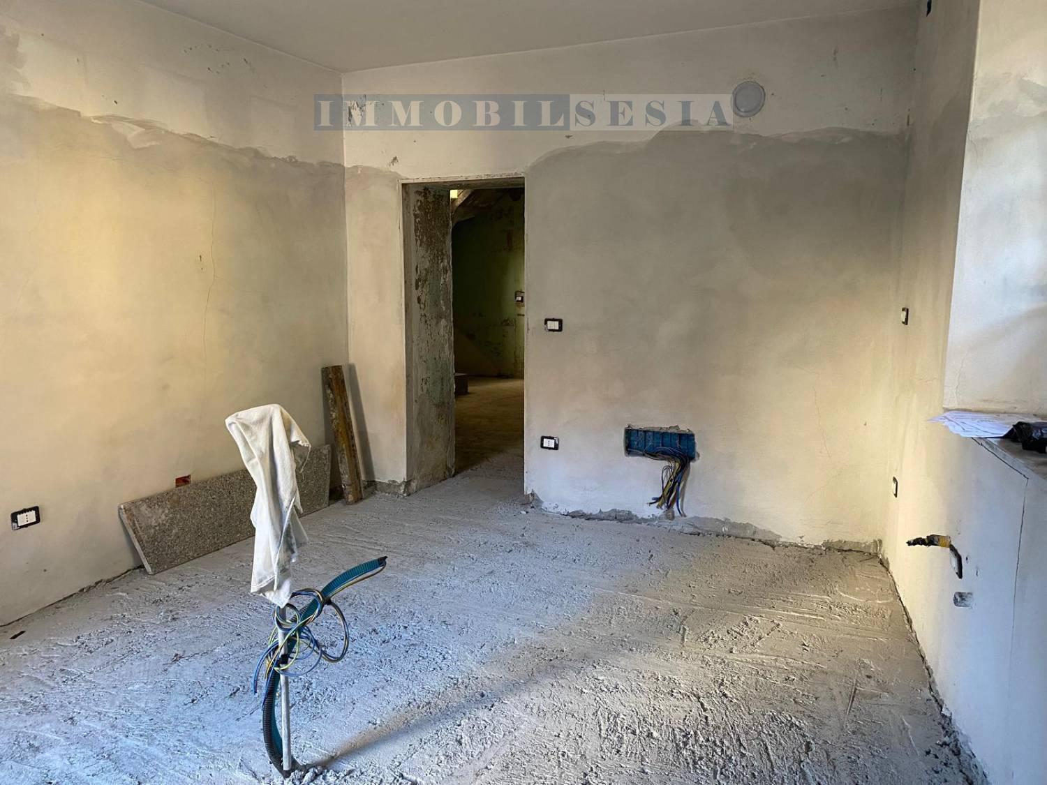 Casa indipendente con giardino a Borgosesia