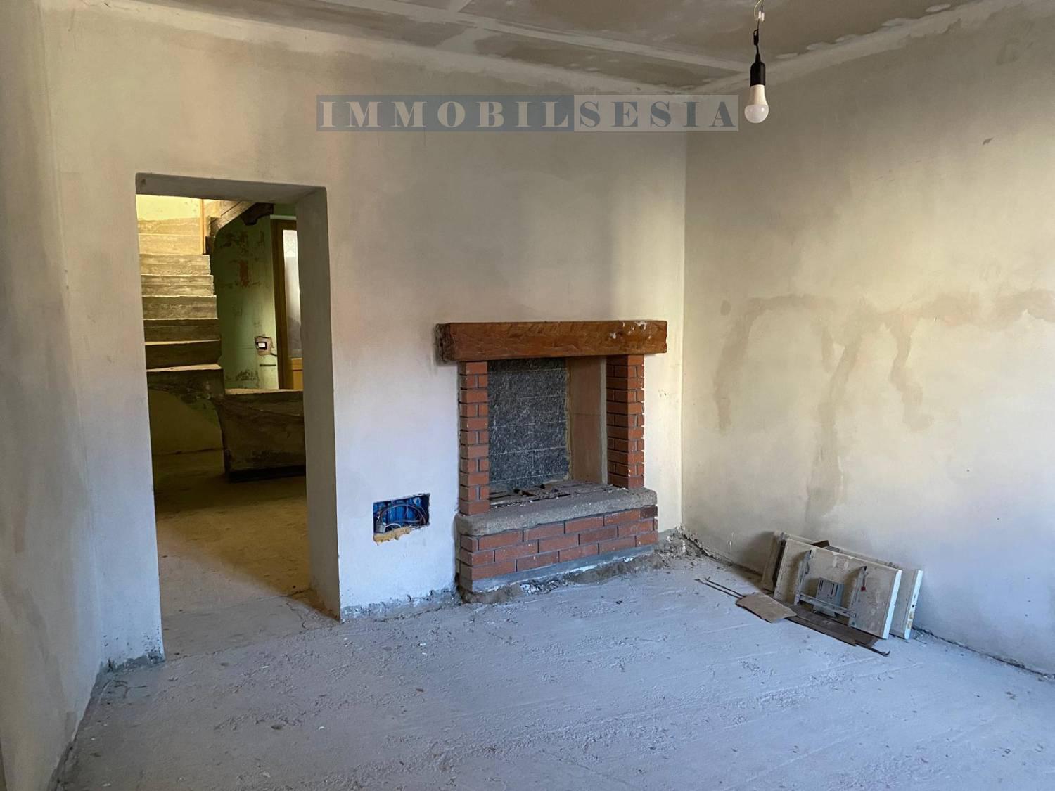 Casa indipendente con giardino a Borgosesia