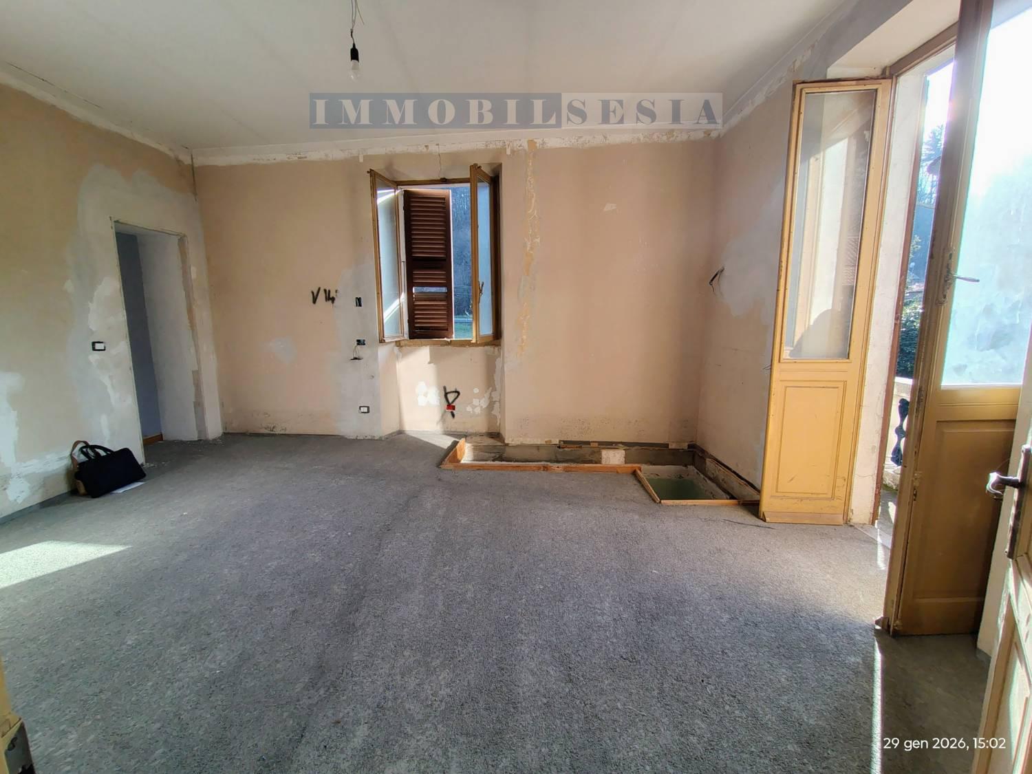 Casa indipendente con giardino a Borgosesia