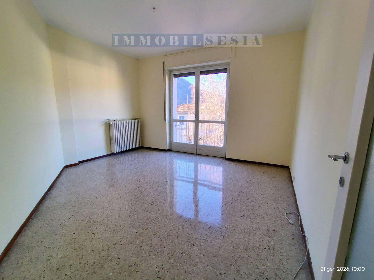 Trilocale da ristrutturare a Borgosesia