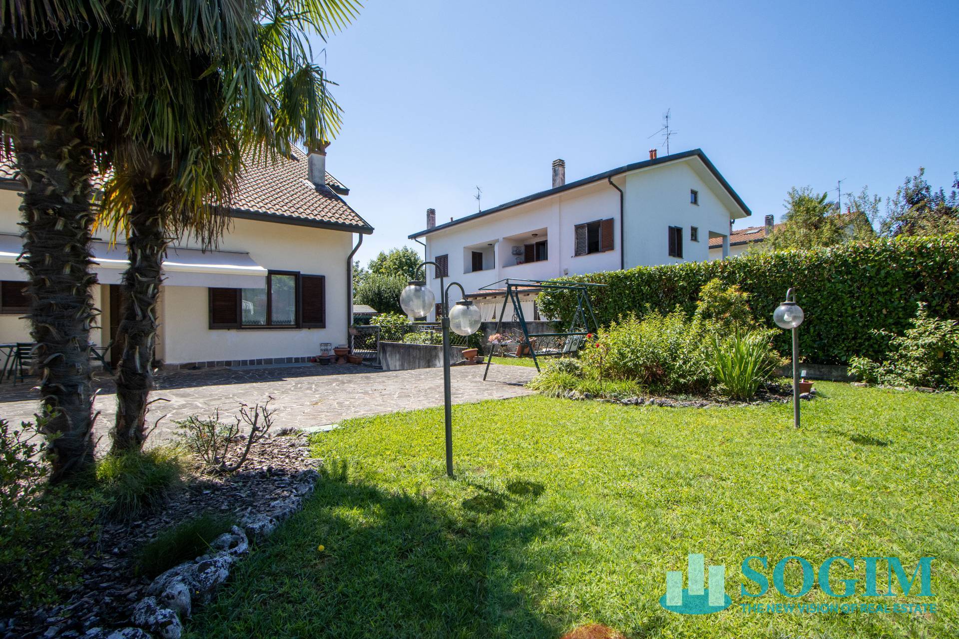 Villa bifamiliare in vendita a Biassono