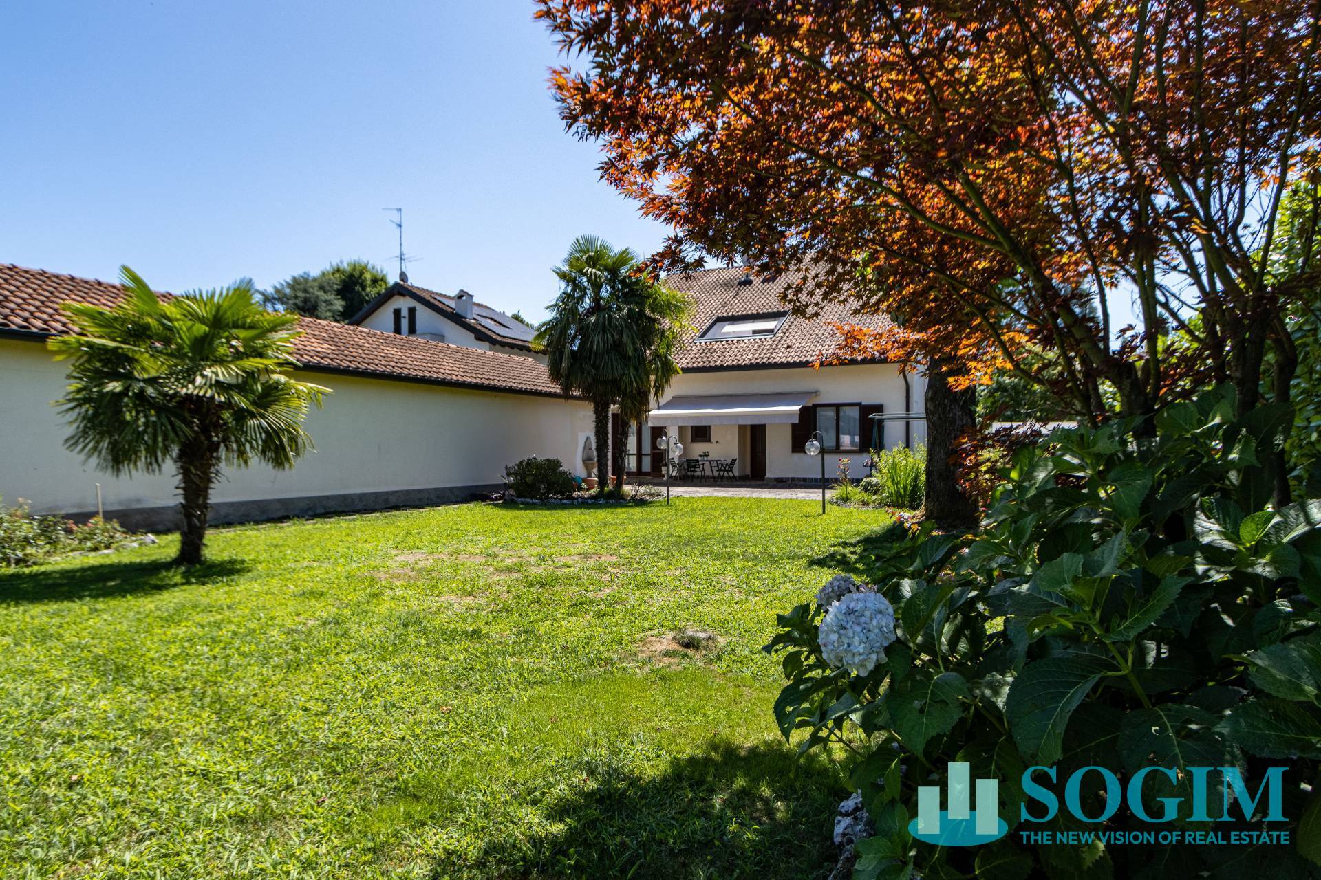 Villa bifamiliare in vendita a Biassono