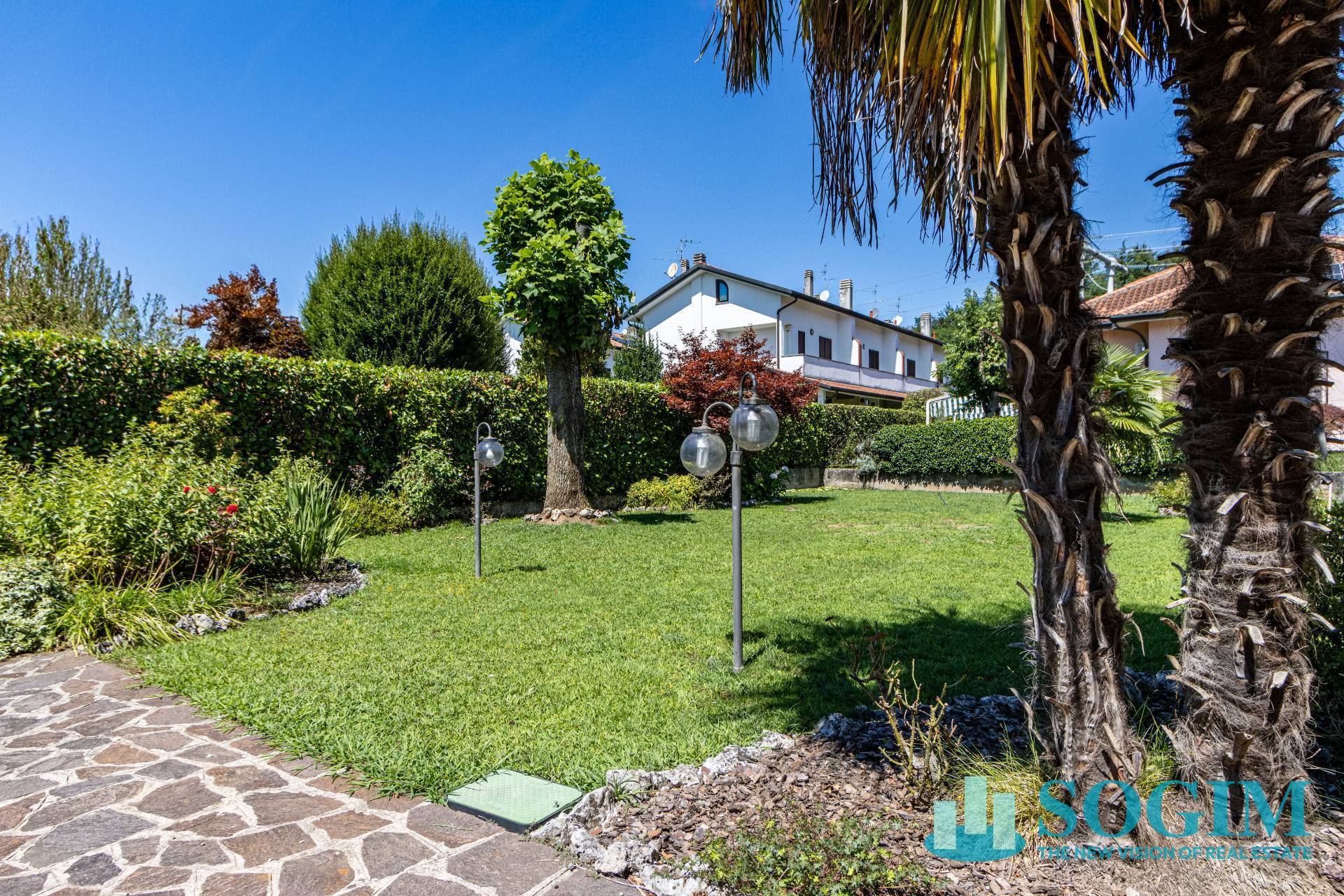 Villa bifamiliare in vendita a Biassono