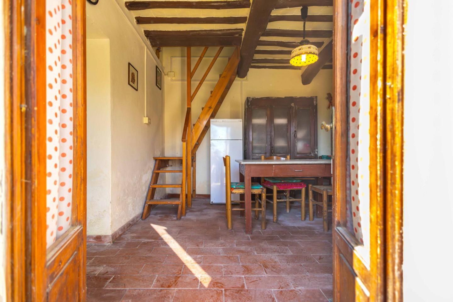 Rustico con giardino, Buti cascine