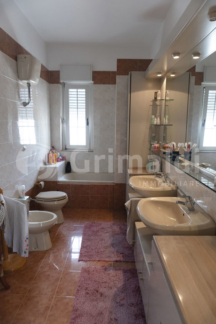 Attico con box a Trani